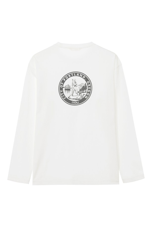 **시티 롱슬리브 티셔츠 O.White**는 남녀 모두 착용 가능한 베이직 스타일의 티셔츠입니다. 면과 폴리에스터 혼방 소재로 제작되어 부드러운 촉감과 경량성, 형태 안정성을 제공합니다. 라운드넥에 세미루즈핏으로 편안하게 착용 가능하며, 긴 소매 디자인으로 비시즌에도 활용하기 좋습니다. O.White 컬러에 로고 또는 그래픽 패턴으로 포인트를 주어 캐주얼, 미니멀, 클래식 등 다양한 스타일에 매치하기 용이합니다. 또한, 리사이클 소재를 사용하여 환경을 생각한 제품입니다.
