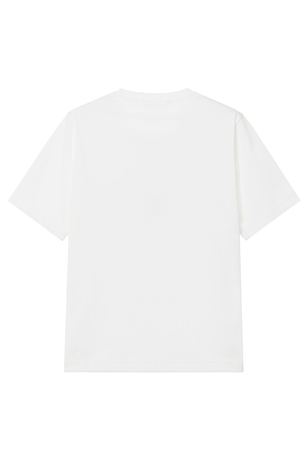 W 로즈 반팔 티셔츠 O.White는 부드러운 면과 폴리에스터 혼방 소재로 제작되어 가볍고 편안한 착용감을 선사합니다. 라운드넥에 레귤러핏으로 디자인되었으며, 봄, 여름 시즌 캐주얼하게 즐겨 입기 좋습니다. O.White 컬러에 로즈 프린트가 더해져 여성스러운 무드를 연출하며, 옆선 트임과 형태 안정성을 높인 기능성이 특징입니다. 산책룩이나 봄 소풍룩에 활용하기 좋으며, 미니멀, 클래식 스타일을 선호하는 분들께 추천합니다. 리사이클 소재를 사용하여 환경까지 생각한 제품입니다.
