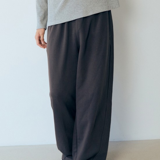 에센셜 스웻 커브드 팬츠 Brown
