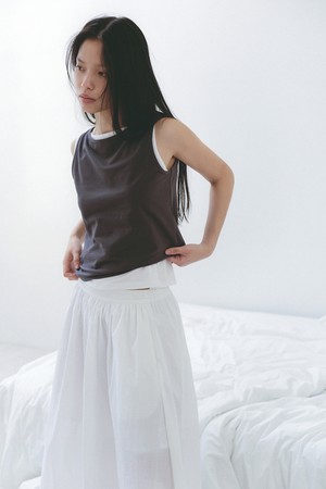 W 모달 보트넥 슬리브리스 탑 Charcoal