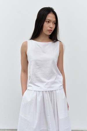 W 모달 보트넥 슬리브리스 탑 White