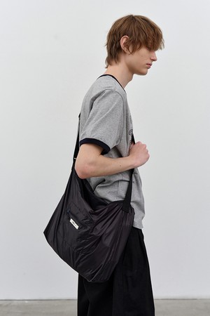 패커블 숄더 백 M Black