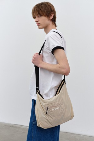 패커블 숄더 백 M Light Beige