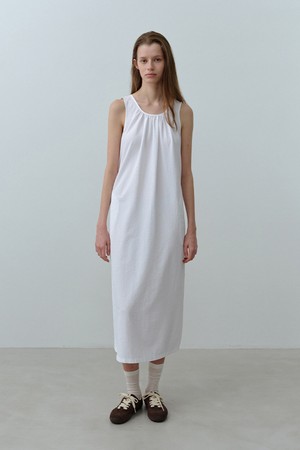 W 시어서커 넥 셔링 원피스 White