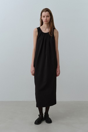 W 시어서커 넥 셔링 원피스 Black