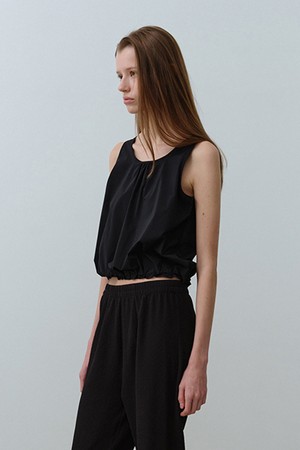 W 네오쿨 셔링 슬리브리스 탑 Black