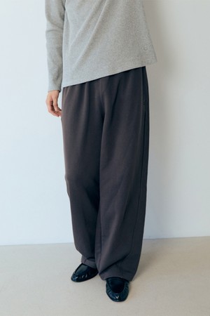 에센셜 스웻 커브드 팬츠 Brown