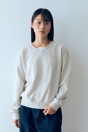 W 에센셜 스웻 브이넥 맨투맨 Oatmeal
