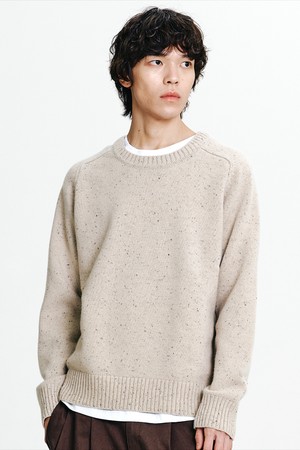 얀 포인트 라운드넥 니트 Beige