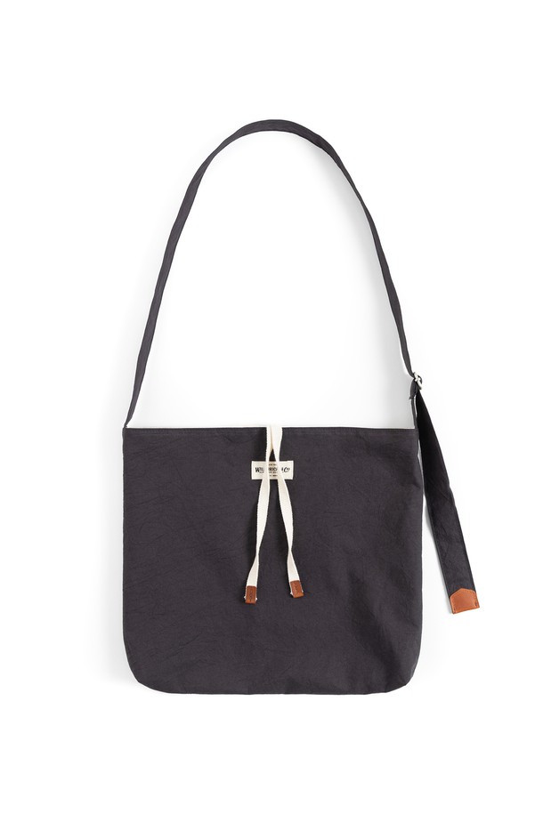 WILD BRICKS - 숄더백 - COTTON CRINKIE CROSS BAG (charcoal)