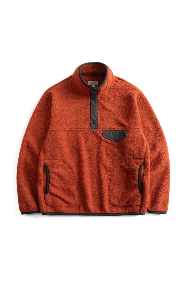 W24 플리스 풀오버 (오렌지)는 가을, 겨울철 따뜻함과 스타일을 책임질 아우터입니다. 넉넉한 루즈핏으로 편안한 착용감을 선사하며, 부드러운 플리스 소재와 두꺼운 두께감으로 뛰어난 보온성을 제공합니다. 캐주얼, 스포티, 고프코어 스타일을 모두 소화 가능하며, 일상 및 아웃도어 활동 모두에 적합합니다. 등산룩, 캠핑룩, 산책룩 등 다양한 TPO에 활용할 수 있으며, 긴 소매와 전면 3개의 포켓 디테일이 실용성을 더합니다. 톤온톤 오렌지 컬러는 어떤 룩에도 포인트를 더해줍니다.
