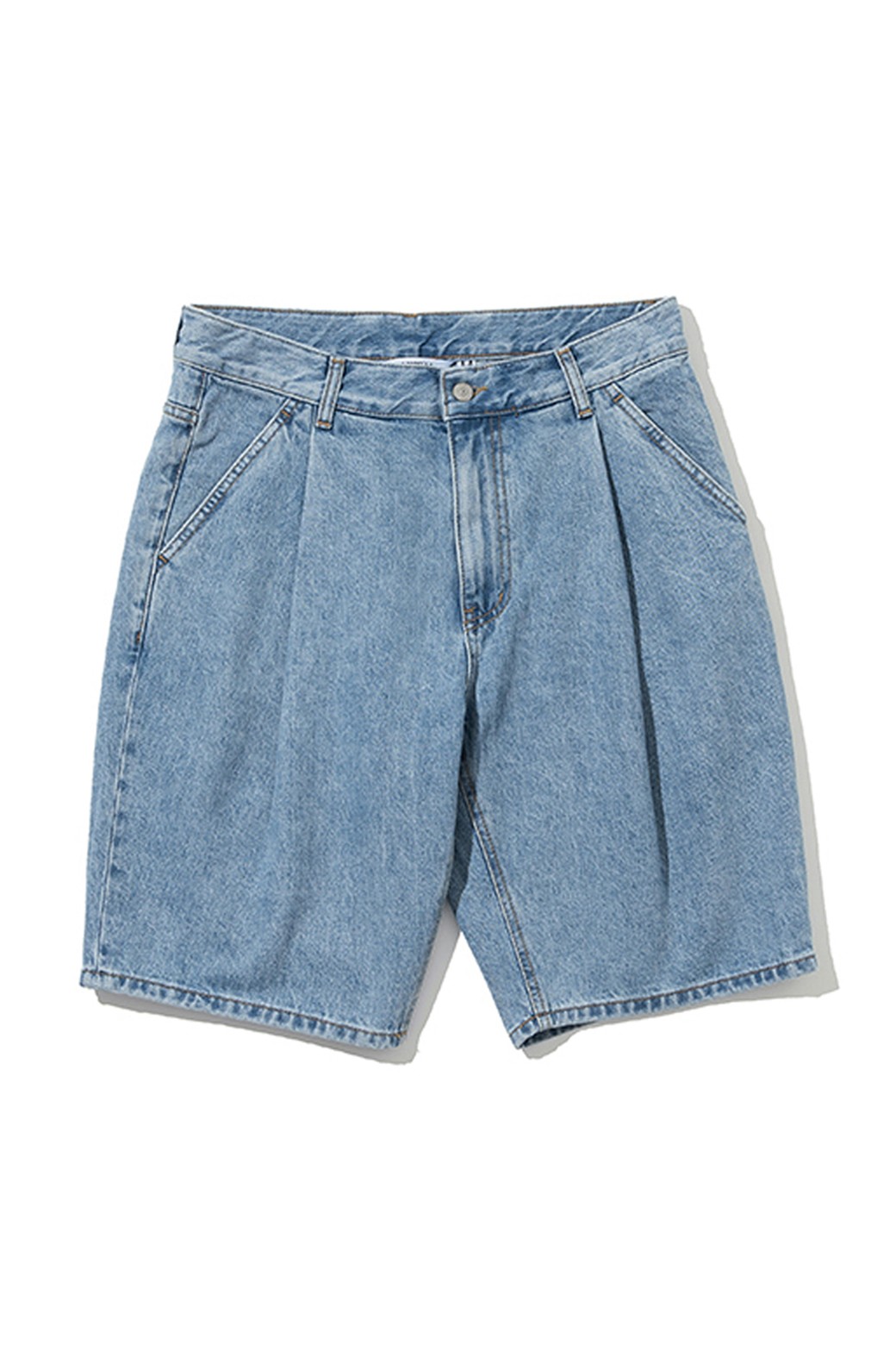 UNIFORM BRIDGE - 하프팬츠 - one tuck denim shorts light indigo