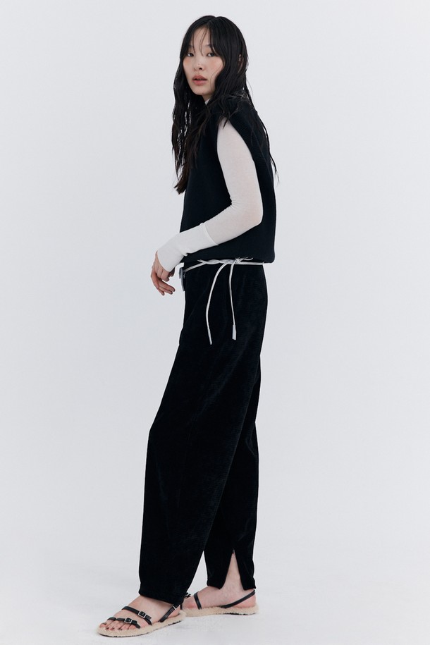 WNDERKAMMER - 롱/미디팬츠 - Corduroy Balloon Pants_Black