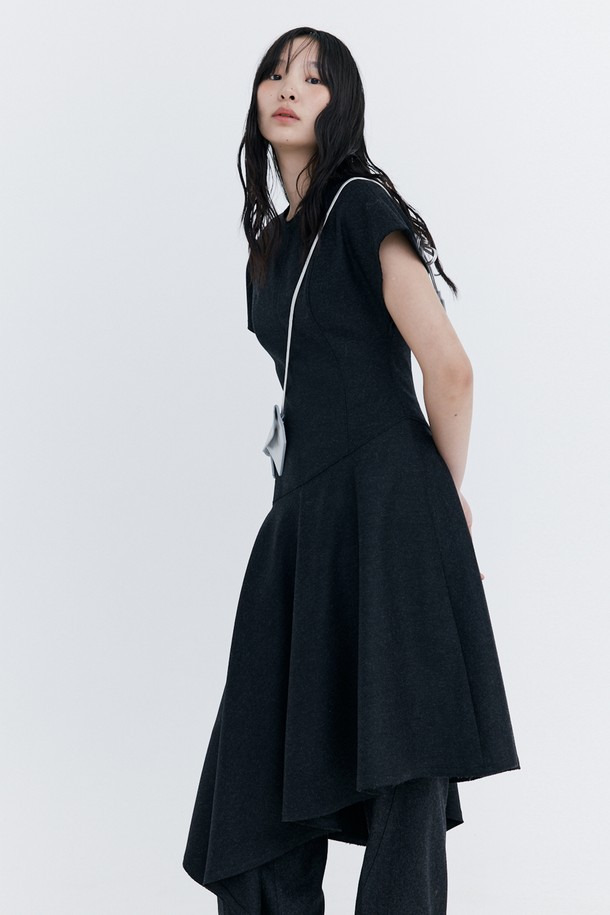 WNDERKAMMER - 반소매 원피스 - Raw-cut Wool Dress_Charcoal