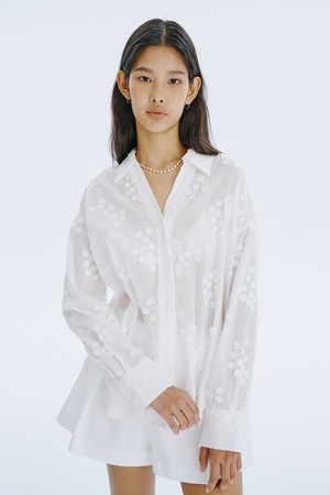 Applique Embroidery V-neck Shirts_White