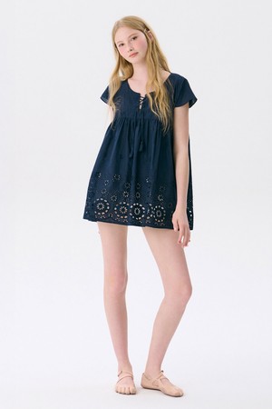 Eyelet Punching Top_Navy