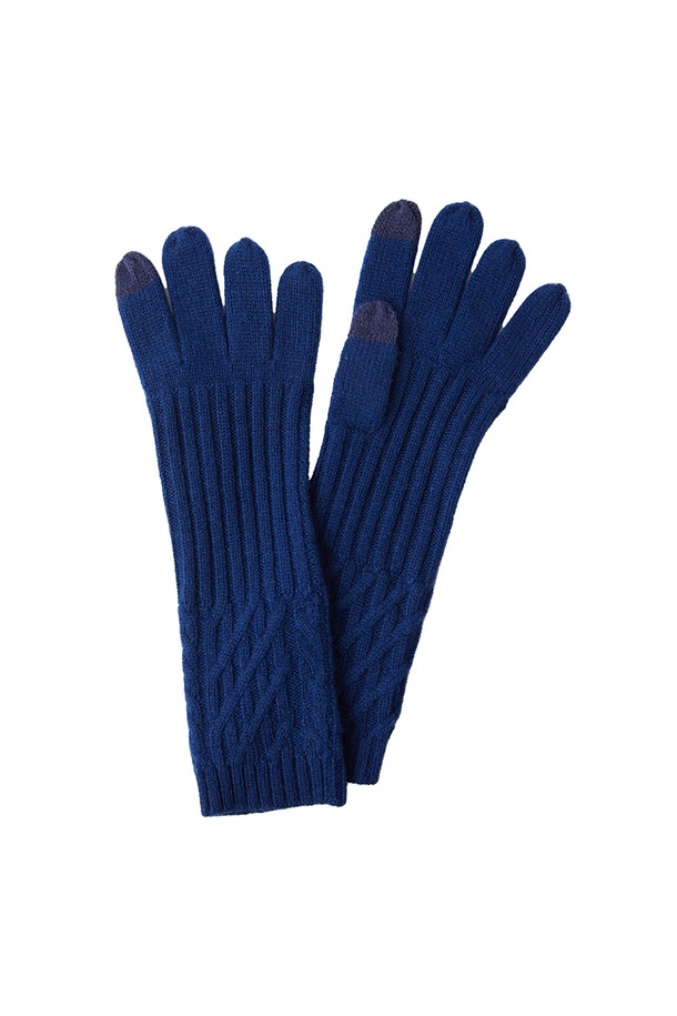 [Mani Calde] 여성용 캐시미어 스마트 터치 장갑은 부드러운 캐시미어와 울 소재로 제작되어 한겨울에도 따뜻하고 편안한 착용감을 선사합니다. 엄지와 검지 부분에 스마트 터치 기능이 적용되어 장갑을 벗지 않고도 스마트폰을 사용할 수 있으며, 얇은 두께와 가벼운 무게로 일상생활에서 부담 없이 착용하기 좋습니다. 블랙, 베이지, 브라운, 크림, 스카이블루, 네이비, 차콜, 그레이 등 다양한 색상으로 제공되며, 고급 선물 패키지가 포함되어 있어 특별한 선물을 찾는 분들에게 안성맞춤입니다.
