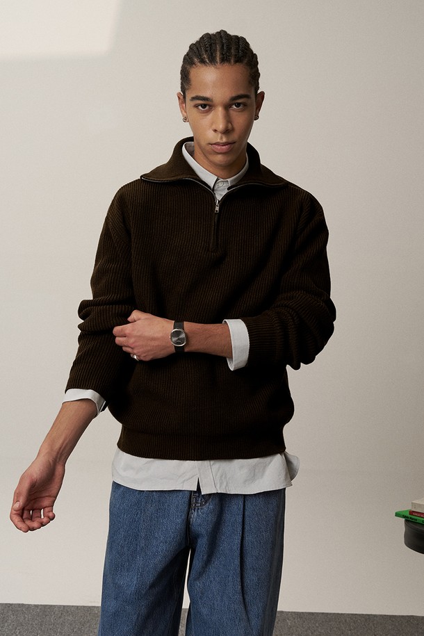 LUNT - 스웨터 - STEADY HALF ZIPUP KNIT (BROWN)