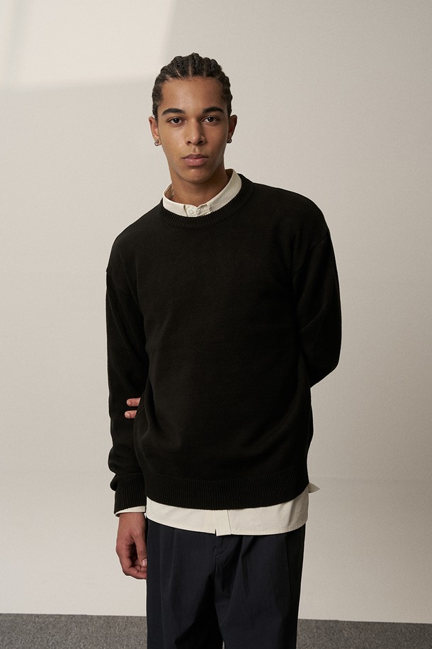 LUNT - 스웨터 - COMFORT ROUND NECK KNIT (BLACK)