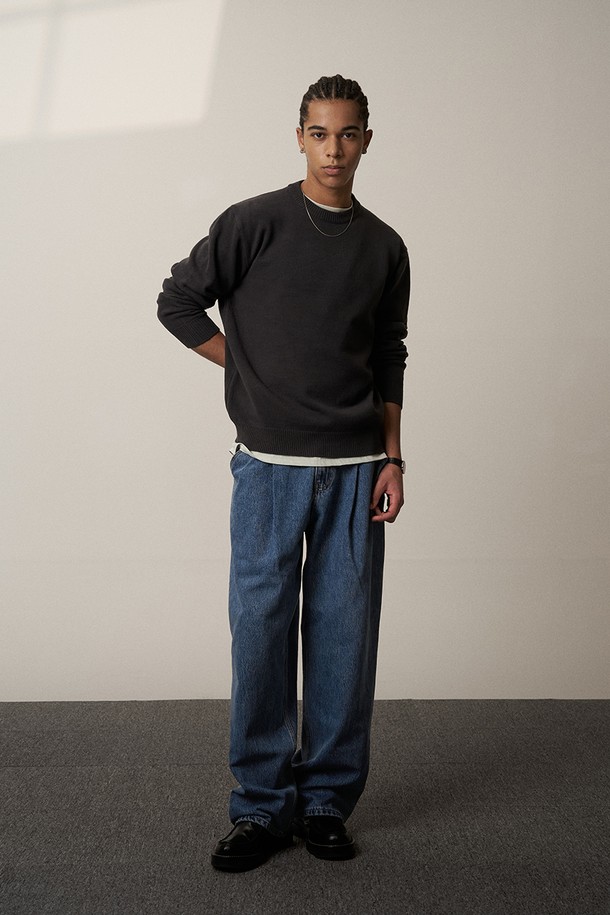 LUNT - 스웨터 - COMFORT ROUND NECK KNIT (CHARCOAL)