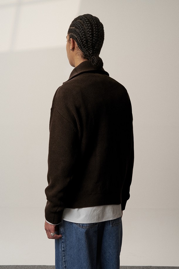 LUNT - 스웨터 - STEADY HALF ZIPUP KNIT (BROWN)