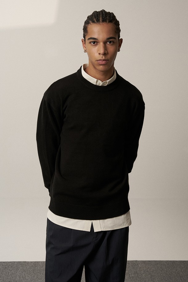 LUNT - 스웨터 - COMFORT ROUND NECK KNIT (BLACK)