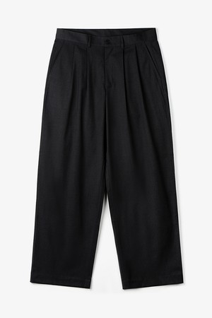 WOOL TWO TUCKED WIDE SLACKS (BLACK)