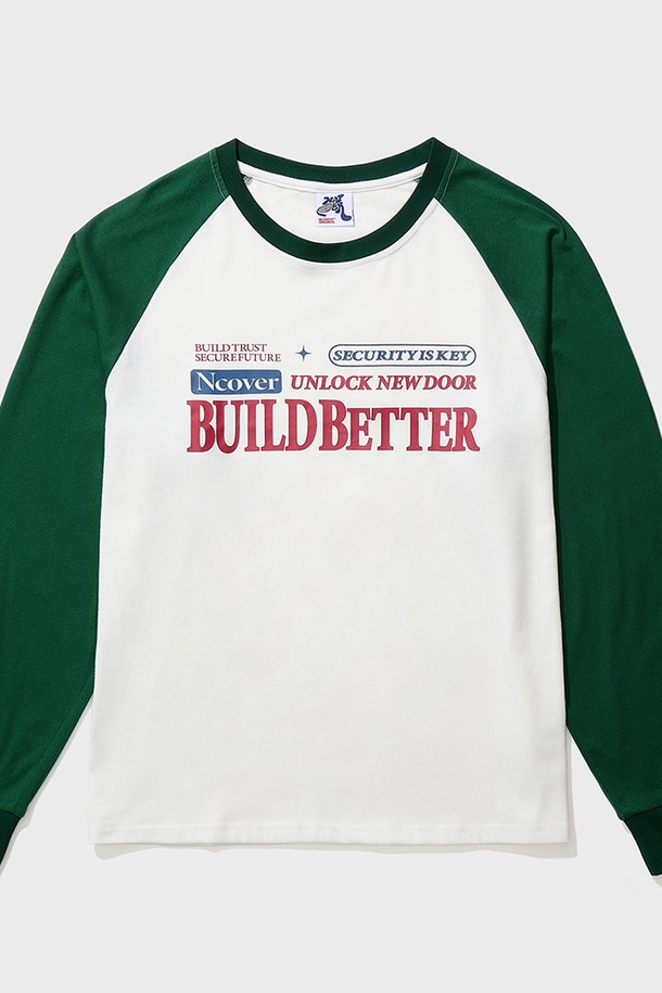 빌드 베럴 래글런 롱슬리브 그린은 부드러운 면과 폴리에스테르 혼방 소재의 얇은 두께감으로 제작된 래글런 티셔츠입니다. 그린 컬러와 라운드넥 디자인이 특징이며, 래글런 소매와 리브 디테일로 편안한 착용감을 선사합니다. 박시한 실루엣과 텀블 가공 처리로 자연스러운 핏을 연출하며, 내구성이 뛰어난 스티칭 마감으로 완성도를 높였습니다. 일상생활에서 캐주얼하고 베이직한 스타일을 연출하거나, 가볍게 동네를 산책할 때 편안하게 착용하기 좋습니다.
