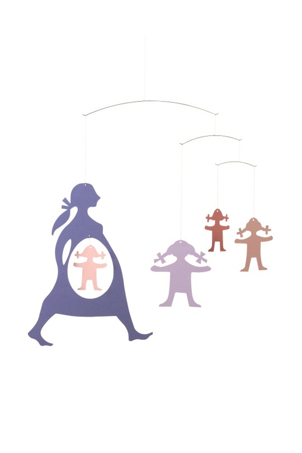 엄마 P - Expecting Mother pastel 모빌은 덴마크 전통 공예 브랜드에서 제작한 벽걸이형 인테리어 장식입니다. 파스텔 색상의 플랫 디자인으로, 임산부와 태아를 형상화하여 모던하고 미니멀한 스타일을 연출합니다. 카드보드와 와이어 소재로 제작되었으며, 균형 잡힌 모빌 구조가 특징입니다. 중형 사이즈로, 아이 방이나 침실 등 다양한 공간에 포인트를 줄 수 있습니다. 섬세한 디자인으로 공간에 따뜻함과 아름다움을 더해보세요.
