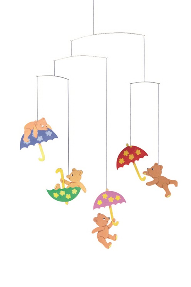 플렌스테드 곰돌이 우산(Hugging Bears) 모빌은 덴마크에서 온 사랑스러운 아기방 장식입니다. 종이, 와이어, 실로 섬세하게 제작되었으며, 4마리의 귀여운 아기곰 캐릭터가 우산을 들고 있는 디자인이 특징입니다. 멀티컬러의 조화로운 색상과 곰 캐릭터 패턴이 시각적인 즐거움을 선사하며, 천장에 걸어두면 부드럽게 회전하며 자연스러운 움직임을 연출합니다. 실내용으로 제작되어 아기방에 따뜻함과 그림자 효과를 더해줍니다. 전 연령 사용 가능하며, 중형 크기로 다양한 공간에 잘 어울립니다.
