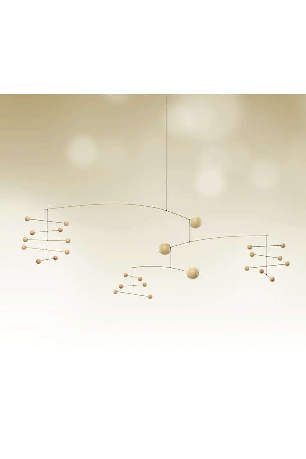 "심포니 - 심포니 인 3 무브먼츠 네이처"는 미니멀하고 모던한 감각을 담은 대형 모빌입니다. 금속 소재의 골드 컬러 와이어로 제작되었으며, 기하학적인 패턴과 볼, 와이어 디자인 장식이 특징입니다. 천장에 걸어 공간에 은은한 포인트를 줄 수 있으며, 자연스러운 곡선과 입체적인 구조가 돋보입니다. 인테리어 장식용으로, 움직이는 모빌이 공간에 생동감을 더합니다.
