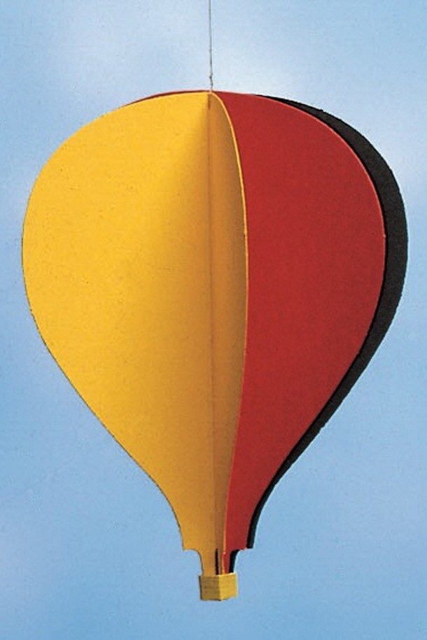 5색 풍선(열기구) - balloon single는 역사적인 열기구 모티브를 섬세하게 재현한 인테리어 소품입니다. 종이, 실, 와이어를 사용하여 수공예로 제작되었으며, 움직이는 모빌 디자인으로 공기의 흐름에 따라 자유롭게 움직입니다. 멀티컬러의 풍선은 그림자 효과를 더해 공간에 은은한 분위기를 선사합니다. 천장이나 후크에 설치하여 독특한 인테리어 포인트를 연출할 수 있습니다. 직사광선과 강한 통풍은 피하고, 조심스럽게 취급하여 반영구적으로 사용하세요.
