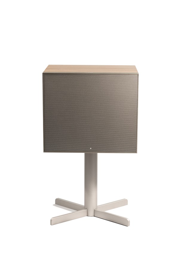 제네바 프리미엄 와이어리스 Hi-Fi 오디오 시스템 제네바 DeCon/XL을 소개합니다. 이 오디오 시스템은 Hi-Fi 사운드를 제공하며, 무선 오디오 기능을 통해 편리하게 음악을 즐길 수 있습니다. 가로 50cm, 세로 38cm 크기로, 천연 가죽 스탠드 매트가 구성품으로 포함되어 있습니다. 방문 설치가 가능하며, 주문일로부터 15영업일 이내에 설치가 완료됩니다. 수도권 외 지역, 제주, 도서산간 지역은 설치가 불가합니다.
