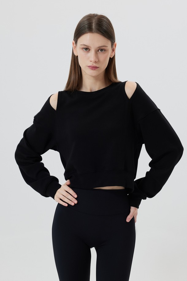 IBERIS (이베리스) 슬릿 스웻셔츠는 여성용 상의로, 캐주얼하고 미니멀한 스타일을 연출합니다. 블랙 컬러의 무지 디자인에 라운드넥과 긴 소매, 레귤러핏으로 디자인되었으며, 봄, 가을, 겨울 계절에 착용하기 좋습니다. 두꺼운 면 소재로 제작되어 부드러운 촉감을 선사하며, 크롭 기장과 슬릿 디테일이 특징입니다. 일상복으로 활용하기 좋은 베이직한 스웻셔츠입니다.
