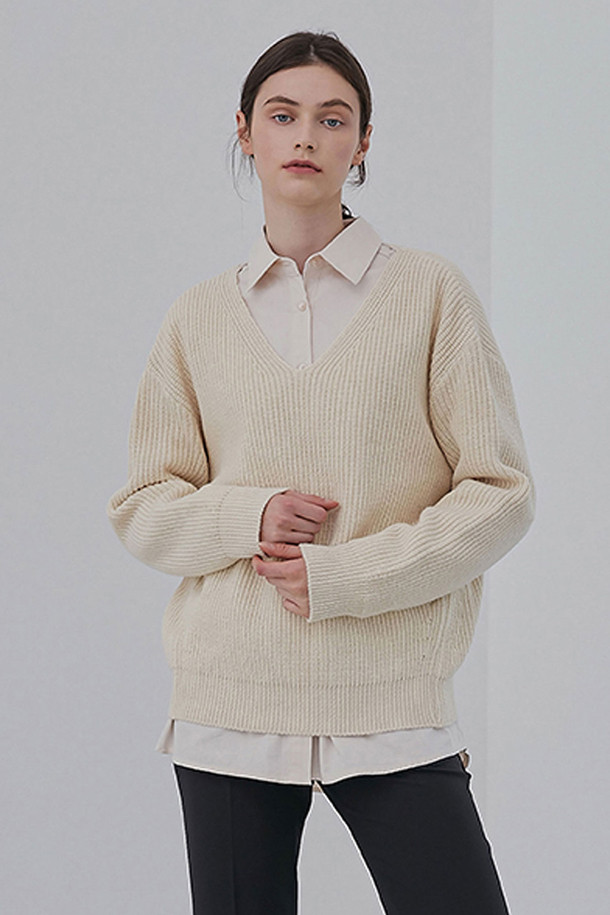 among - 스웨터 - [FW] SOFT KNIT TOP_IVORY