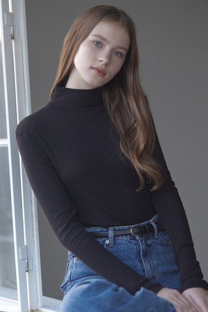 Punched Turtleneck - Black