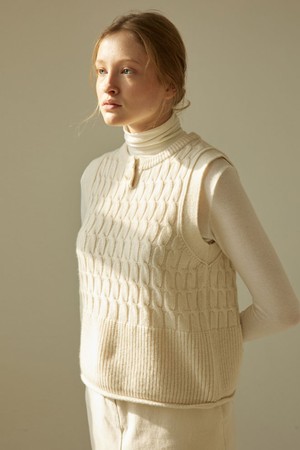 Wool Cabled Knit Vest - Oat Beige