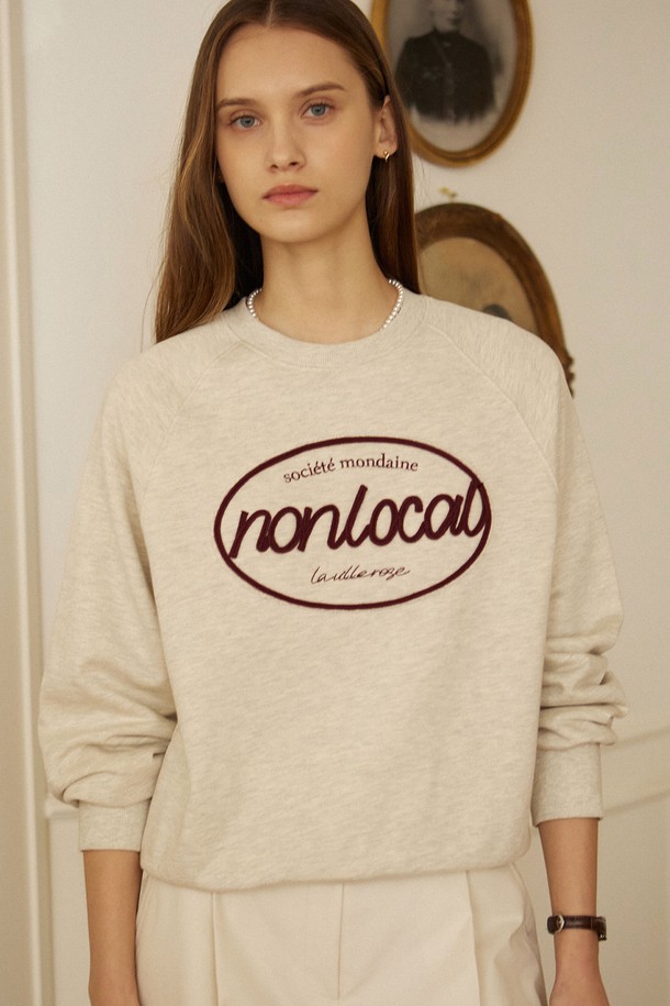 NONLOCAL - 스웻셔츠 - String Craft Applique Sweatshirt - Oatmeal