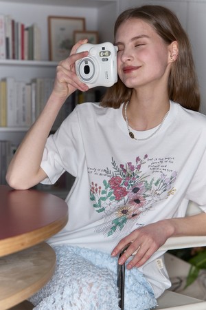 [논로컬 X 이하여백] Vase Hand Drawing T-shirt - White