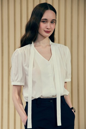 Tie Collar Shirring Half Sleeve Blouse - White