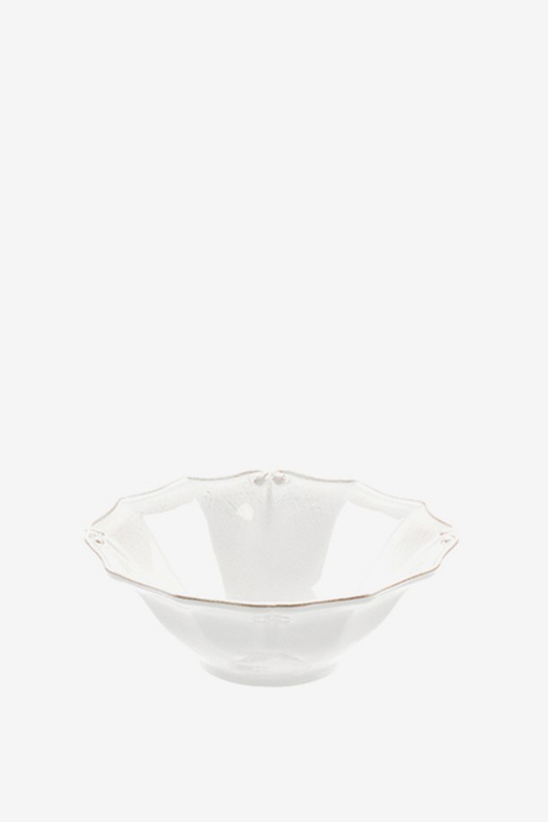 [Costa Nova] 바로코 화이트 18cm 스프볼은 스톤웨어 소재의 화이트 색상 스프볼입니다. 불규칙한 가장자리와 세미클래식 디자인으로 18세기 유럽 도자기를 재해석했으며, 빛 각도에 따라 은은하게 색상이 변화합니다. 전자레인지, 식기세척기, 냉동고 사용이 가능하며, 수작업으로 제작되어 각 제품마다 미세한 차이가 있을 수 있습니다.
