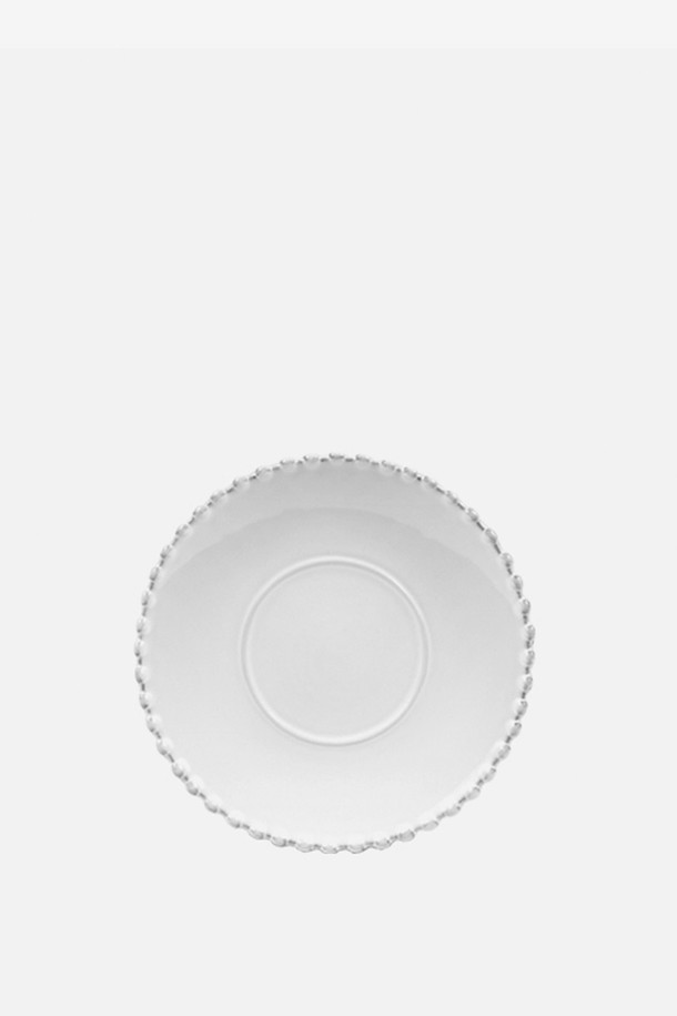 [Costa Nova] 화이트펄 18cm 브래드 접시는 파인 스톤웨어 소재로 제작되어 오븐, 전자레인지, 냉동고, 식기세척기 사용이 모두 가능하여 실용적입니다. 18세기 유럽 도자기를 재해석한 세미클래식 디자인으로, 빛의 각도에 따라 다채로운 컬러 바리에이션을 보여주며 주방에 우아함을 더합니다. 비정형 테두리와 수작업으로 제작된 섬세함이 돋보이는, 식탁을 더욱 풍성하게 만들어 줄 브래드 접시입니다.
