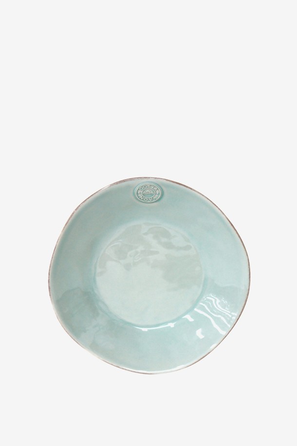 Costa Nova 노바 25cm 파스타접시 6개 세트는 조개껍질과 나무껍질에서 영감을 받은 자연스러운 불규칙한 형태와 질감이 돋보이는 디자인입니다. 화이트, 아쿠아, 블루 색상의 파인 스톤웨어 세라믹 소재로 제작되었으며 식기세척기, 전자레인지, 냉동고 사용이 가능하여 일상용은 물론 특별한 날에도 유용하게 사용할 수 있습니다. 25cm 사이즈의 파스타 접시로, 유약, 기포, 색상 차이는 도자기 제작 과정에서 발생하는 자연스러운 현상입니다.
