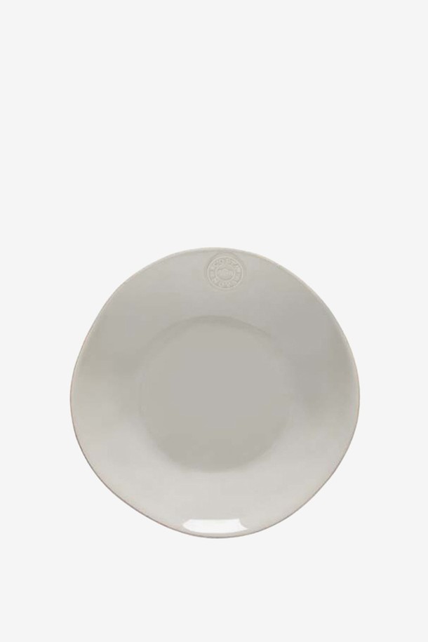 [Costa Nova] 노바 25cm 파스타접시6는 조개껍질과 나무껍질에서 영감을 받은 유기적 형태의 클래식한 스타일 파스타 접시입니다. 그레이 색상의 25cm 세라믹 소재로 제작되었으며, 자연스러운 패턴이 돋보입니다. 전자레인지, 식기세척기, 냉동고 사용이 가능하며, 각 제품마다 고유한 특성을 지닌 실용적이면서 심미적인 식기입니다.
