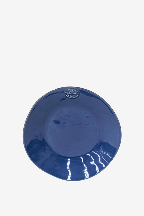 [Costa Nova] 노바 25cm 파스타접시6는 파인스트웨어 도자기로 제작되었으며, 자연스러운 멋을 살린 디자인과 조개, 나무껍질에서 영감을 받은 우아한 스타일이 돋보입니다. 화이트, 블루, 아구아 컬러 옵션으로 제공되는 이 25 x 6 cm 크기의 접시는 파스타를 서빙하거나 일반 식사를 담기에 적합하며, 6개가 한 세트로 구성되어 있습니다. 도자기 제품 공정 과정 중 흠이나 기포, 색상 차이가 있을 수 있습니다.
