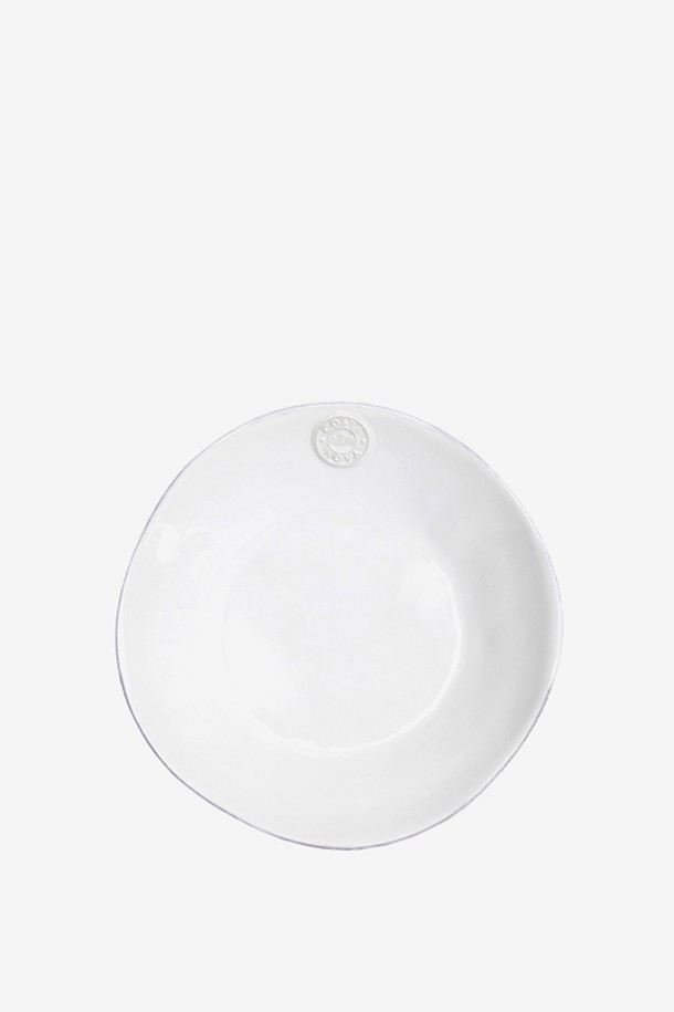 Costa Nova 노바 25cm 파스타접시6는 자연스러운 멋을 살린 디자인과 개성 있는 형태가 돋보이는 파스타 접시 세트입니다. 파인스톤웨어 도자기로 제작되었으며, 조개와 나무껍질에서 영감을 받은 디자인과 클래식한 스타일이 특징입니다. 25 x 6 cm 사이즈의 화이트, 블루, 아구아 색상 6개입 세트로, 파스타 요리나 일반 식사를 더욱 우아하게 만들어줍니다.
