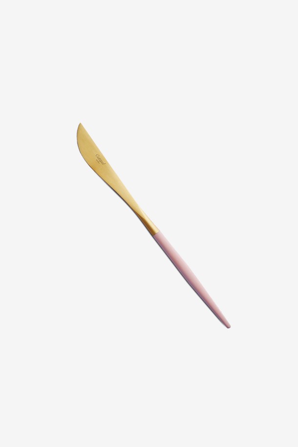[큐티폴] 고아 디너나이프(핑크&골드)는 식사용으로 제작된 디너나이프입니다. 손잡이는 폴리레진 소재로 제작되어 편안한 그립감을 제공하며, 내구성이 뛰어나 오랫동안 사용할 수 있습니다. 핑크와 골드 컬러 조합에 골드 도금 디자인이 더해져 고급스러운 식탁 분위기를 연출하며, 수공예 제작으로 완성되어 특별함을 더합니다.
