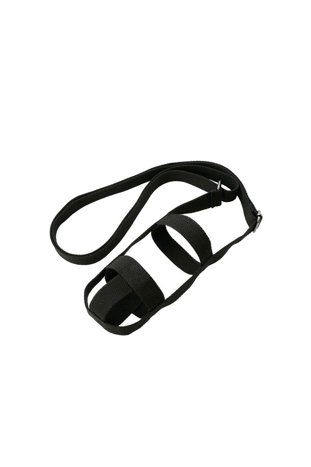 [KINTO] 킨토 텀블러 스트랩 80mm B (블랙)은 아웃도어, 산책, 일상생활에서 편리하게 사용할 수 있는 텀블러 스트랩입니다. 블랙과 베이지 두 가지 색상으로 제공되며, 폴리에스터 소재로 제작되어 튼튼합니다. 600ML 및 800ML 텀블러와 호환되며, 어깨에 멜 수 있는 숄더 스트랩 타입입니다. 버클형 잠금 방식으로 안전하며, 사이즈와 길이를 조절하여 아이부터 어른까지 누구나 편안하게 사용할 수 있습니다.