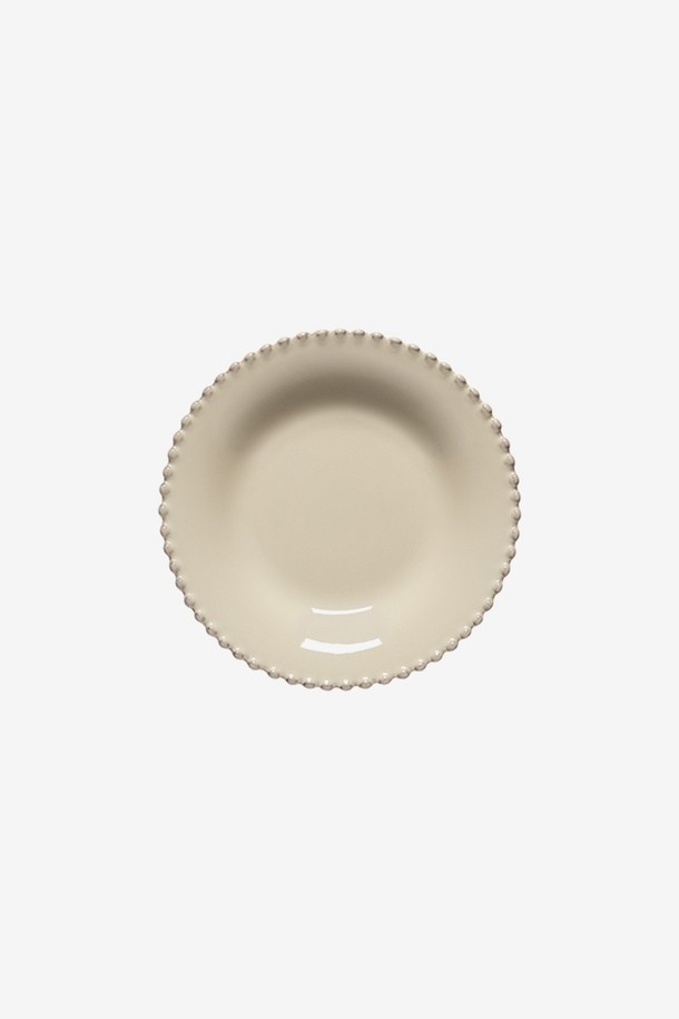 Costa Nova 펄 크림 24cm 파스타 접시는 파인 스톤웨어 소재로 제작되어 은은한 크림 컬러와 24.2cm의 넉넉한 사이즈가 돋보입니다. 모던하면서도 클래식한 디자인으로 파스타나 메인 요리를 우아하게 담아낼 수 있으며, 식기세척기, 전자레인지, 오븐 사용이 가능하여 실용적입니다. 포르투갈에서 수공예로 제작된 펄 시리즈는 주방에 특별함을 더합니다.
