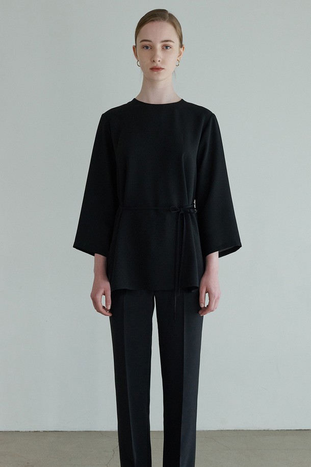 gre1scale - 블라우스 - [24SS] ESSENTIAL BLOUSE black